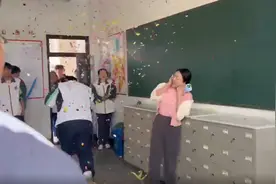 高三学生教室打群架？90后班主任一来，出现神反转图片