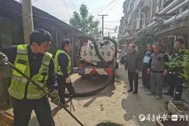 为小区化粪池集中清疏，济南城肥二处现场解民生难题图片