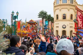 北京环球影城五一假期人气爆满，王者荣耀英雄盛会热度不减图片