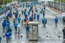 崇明这里，3万多名一线工人下班后去上学图片