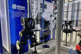 外骨骼机器人、无人驾驶重卡……《流浪地球2》里的高科技在这里展出图片
