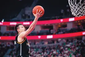 辽宁男篮大部队昨日归来 球迷在机场高喊“我爱辽篮”图片