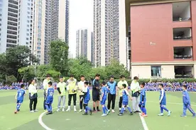 绿茵场上展风采 长沙市砂子塘魅力之城小学举行第七届班级足球联赛图片