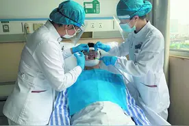 厦门医学院附属口腔医院｜专业细致服务 做患者“贴心人”图片