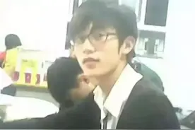 “大学生掏鸟被判十年半”当事人即将出狱，其父粉刷新屋静待儿子归来图片