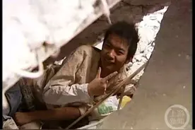 “夹缝男孩”坐轮椅重返北川中学，先忙事业再结婚图片