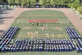 米东区：“废”物换新颜 巧手出奇“宝”图片