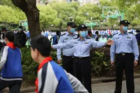 长宁警方在娄山中学开展了这场演练……图片