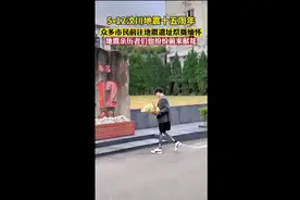 5·12汶川地震十五周年，众多市民前往地震遗址祭奠缅怀图片