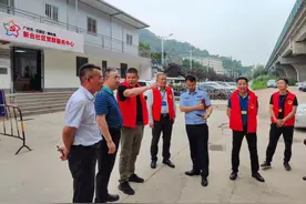 办好实事解民忧，广工商调查研究解决校门口拥堵“老大难”问题图片