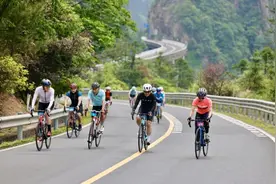 骑闯天路 千名骑手打卡浙西天路爬坡赛图片