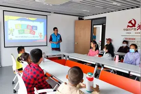 激发青少年科技兴趣！宝山这里开展人工智能机器人搭建与编程主题活动图片