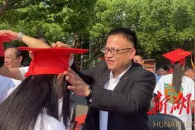 十八而志梦起航 安乡五中举行高三成人礼仪式图片