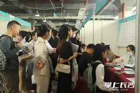 当天审核当天面试，一波学子现场找到心仪工作图片