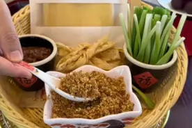 果然视频丨“鲁菜根”马洪：泰安煎饼里卷着“勾魂巧媳妇”图片