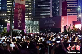 周杰伦香港演唱会场内外爆满 “演唱会经济”助攻香港复常图片