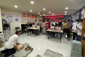 这有个“急救地摊”！免费教给你急救知识图片