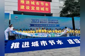 改浴盆洗澡为淋浴，6岁小朋友有节水小妙招图片