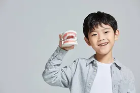 孩子整牙，不用等换完乳牙图片