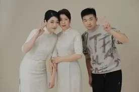 一位摄影师眼中的母女情：她们目光交汇的那一刻，我在镜头后面悄悄抹眼泪……图片