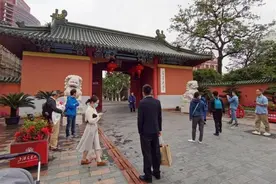 慕名打卡上海高校被拒，网上却热销“门票”？图片