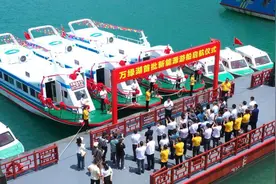 河源万绿湖风景区首批新能源电动游船启航图片
