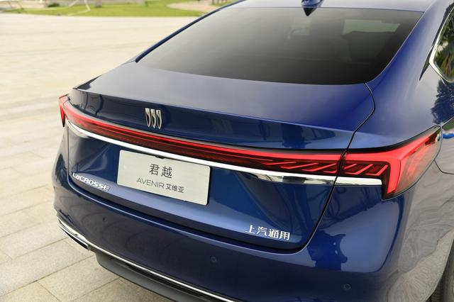 别克也卷起来了！新一代君越刚上市，20W左右就有这配置，哪款香?
