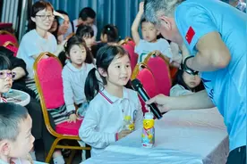 40余组亲子家庭体验白海豚救护、放归 厦门举行中华白海豚保护宣传日系列活动图片