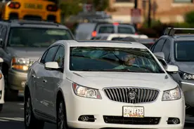 修车代替买车　美国上路乘用车平均车龄创新高图片