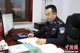 内蒙古资深警察普法记：“站”上讲台，最调皮的学生都不捣乱了图片