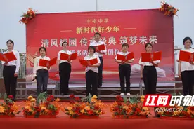 浏阳市丰裕中学：诵经典华章 抒青春梦想图片