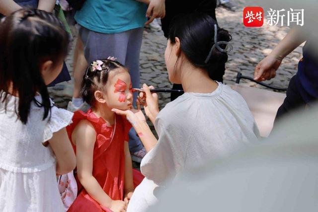 95后美术老师辞职摆摊画面部彩绘，圆了小朋友的童话梦