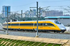 “黄医生”逐级提速试验贵南高铁图片