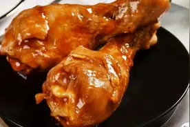 超市里的“冷冻鸡腿”都是从哪来的？为什么从不断货，老员工说出实情！图片