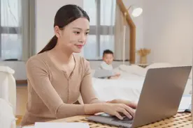 视评来了丨上班带娃两不误？ 柔性政策“既能又能”图片