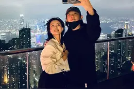 霍尊官宣与施冰岚恋情 父亲火风：我们都满意图片