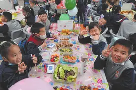 “烹”然心动“饪”君品尝  厦门五中小学部将美食搬进课堂图片