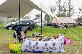 露营地的天幕风绳又细又长易绊倒孩子，安全隐患如何解决？图片