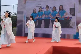 果然视频|市北一线劳动者玩起“变装”秀，又美又飒图片