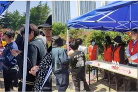 文明之花开满地，临沂书法广场志愿服务暖人心图片