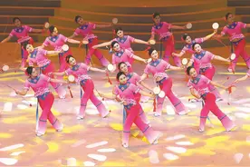 淮河花鼓舞动长江岸边图片