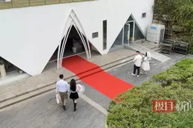 “520”婚姻登记处为“爱”加班，摄影室领证跟拍档期排满图片