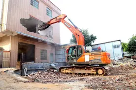 东莞大朗：依法拆除12宗建筑物，推进环莞快速路三期建设图片