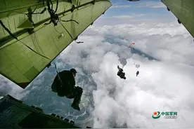 国防有我丨在中国，有一种安全感叫“解放军来了”图片