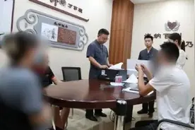 父母把孩子丢给保姆不闻不问被撤销监护权，保姆自愿承担监护责任图片