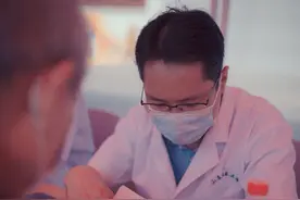 甲状腺癌并非一切了之，术后护理、定期复查很重要图片