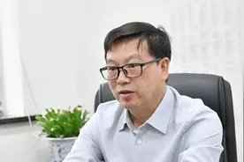 “手足”情深  显微镜下的“手”护神——记郴州市第一人民医院手足显微外科专家刘俊图片