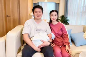 95后金融白领夫妇普瑞医院生二胎：亲手为宝宝剪脐带很奇妙图片