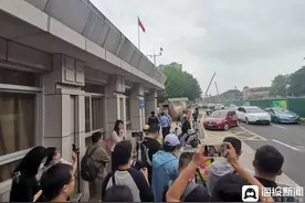 海报直击丨吴谢宇弑母案二审开庭：有市民专程赶来，案发小区居民生活已恢复平静图片
