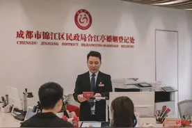 幸福见证员：坚守窗口工作13年，他为2万余对新人办理结婚登记图片